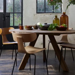 Online WOOOD Form houten stoel met metalen poot Naturel