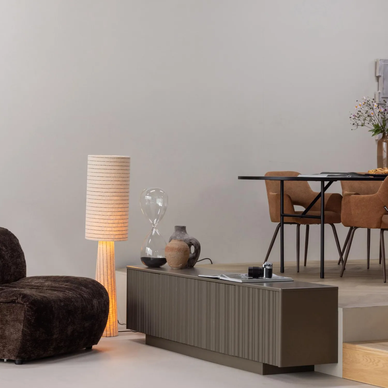 Hot WOOOD Loft vloerlamp metaal/bouclé met strepen 130 x Ø 30 cm Naturel