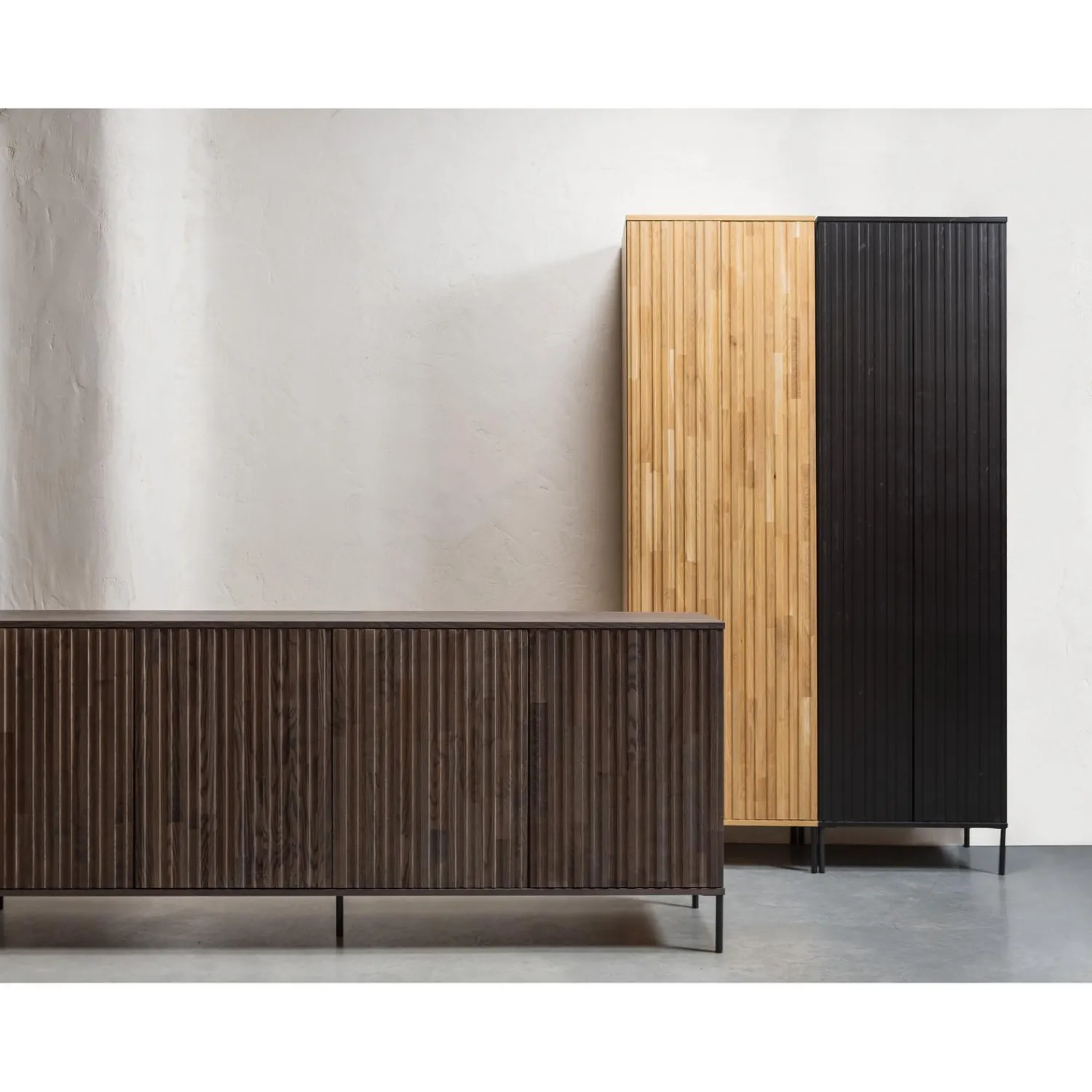 Clearance WOOOD New Gravure hoge kast met lade grenen Zwart