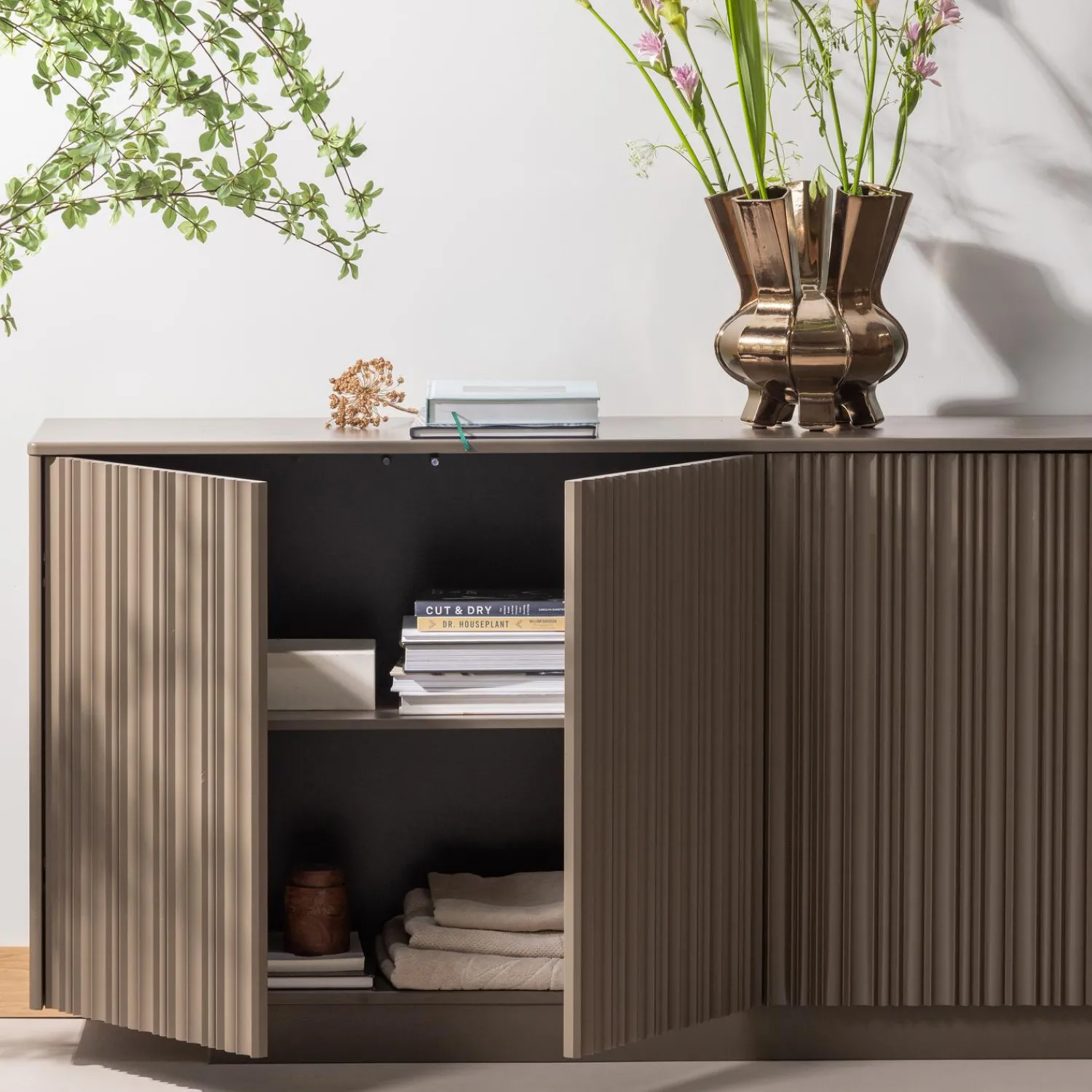 Best WOOOD Nova dressoir 200 cm grenen truffel bruin