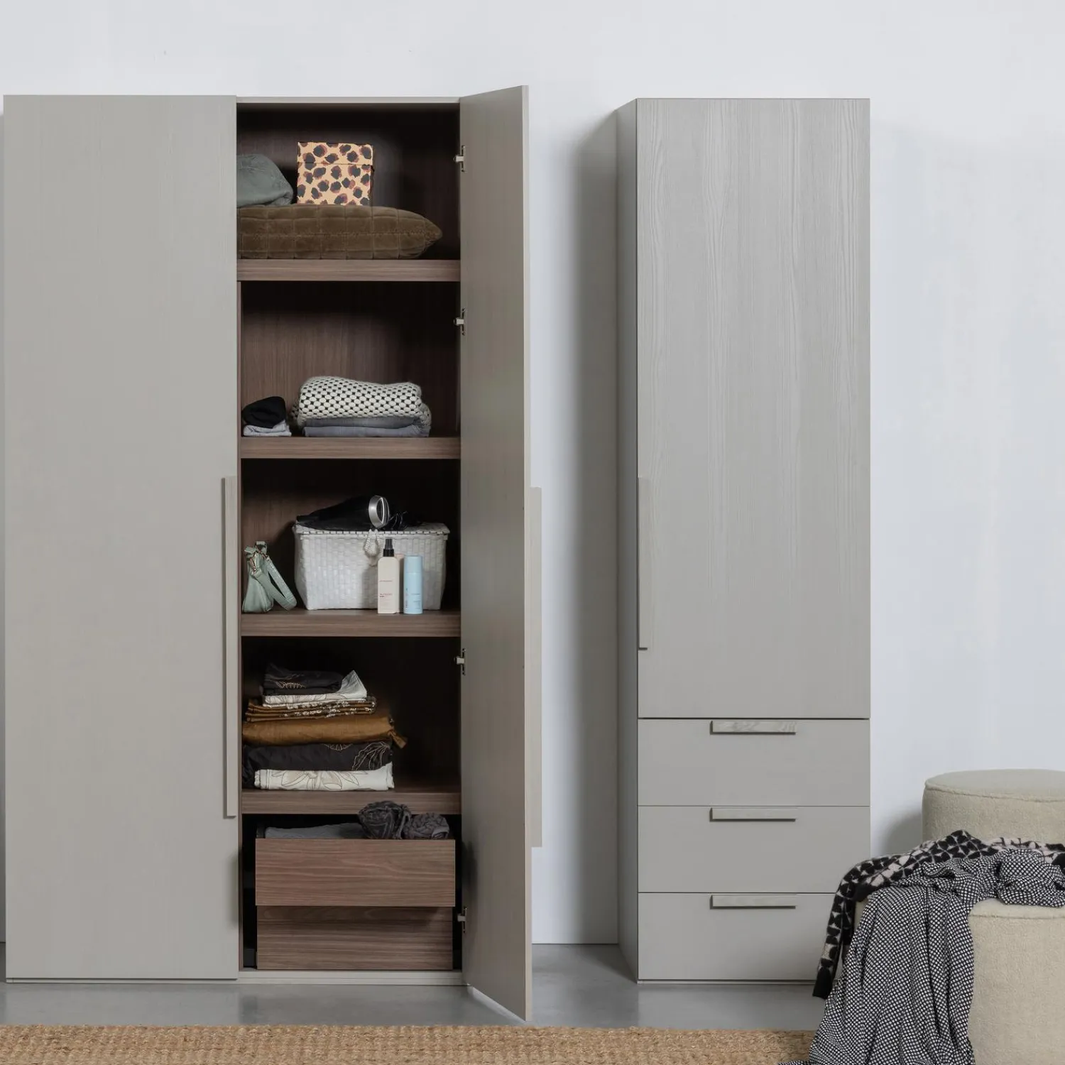 Discount WOOOD Rens 1-deurs legkast greep lang noten/pebble grey