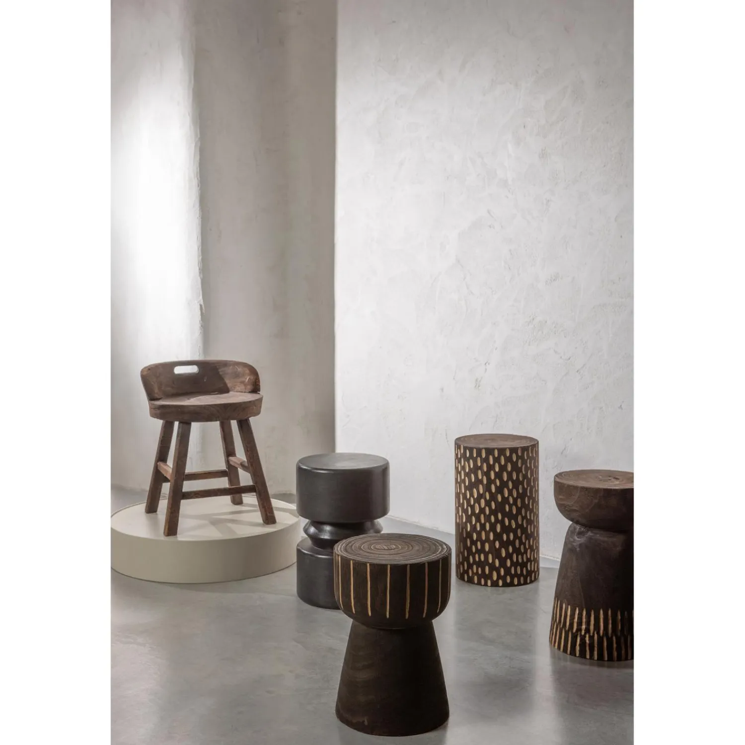 WOOOD Rosalie decoratieve kruk/stoel hout donkerbruin