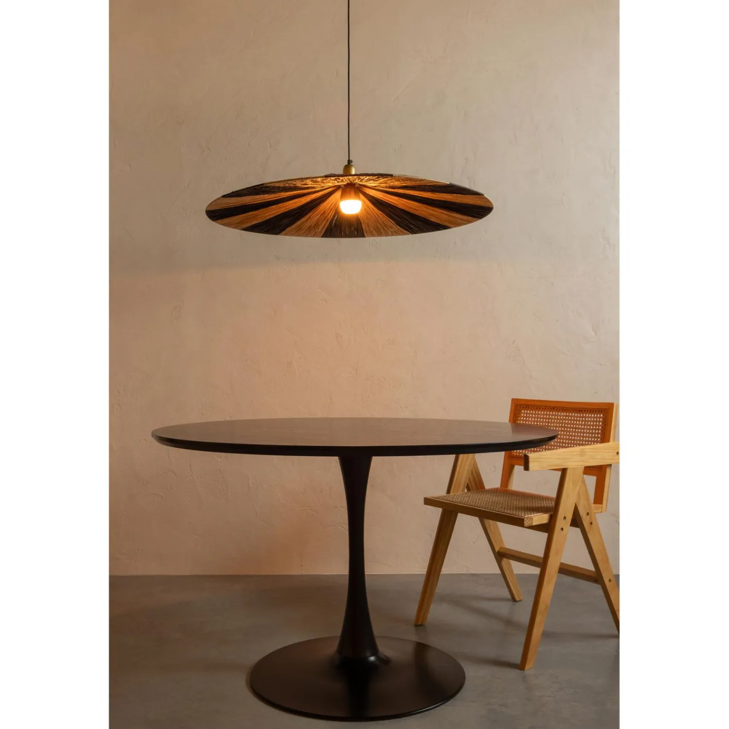 WOOOD Sammy eettafel trompetvoet rond mdf zwart ø120 cm